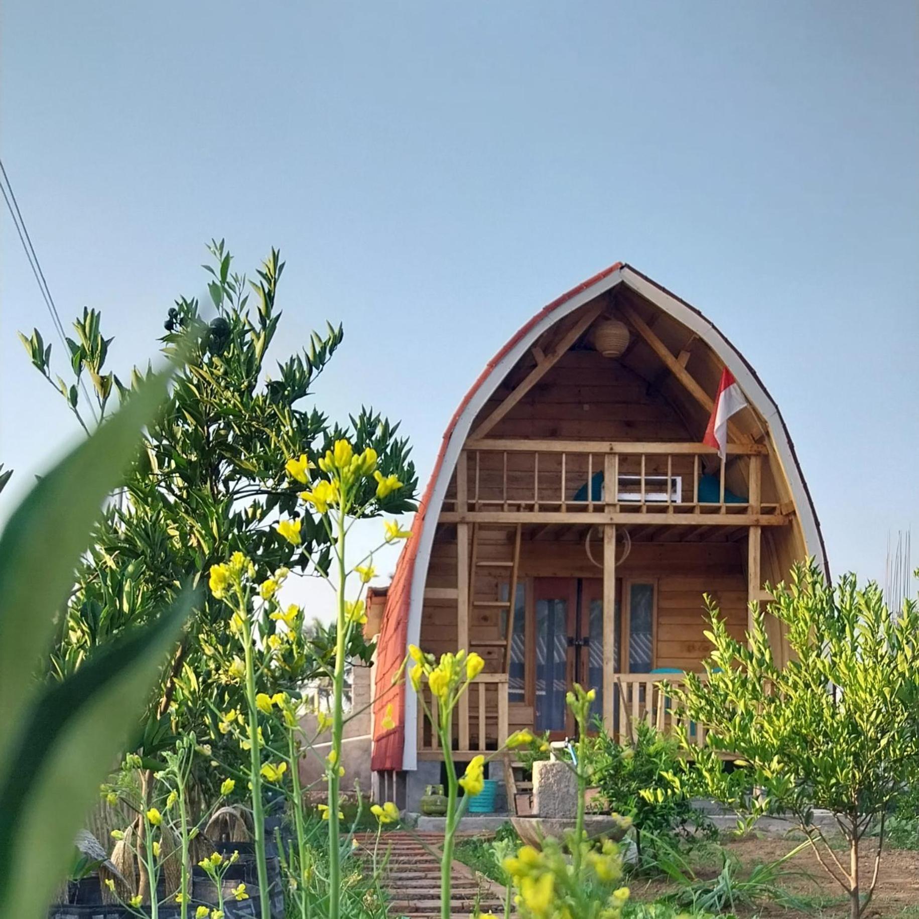 Raturinjani Homestay Selong Екстер'єр фото