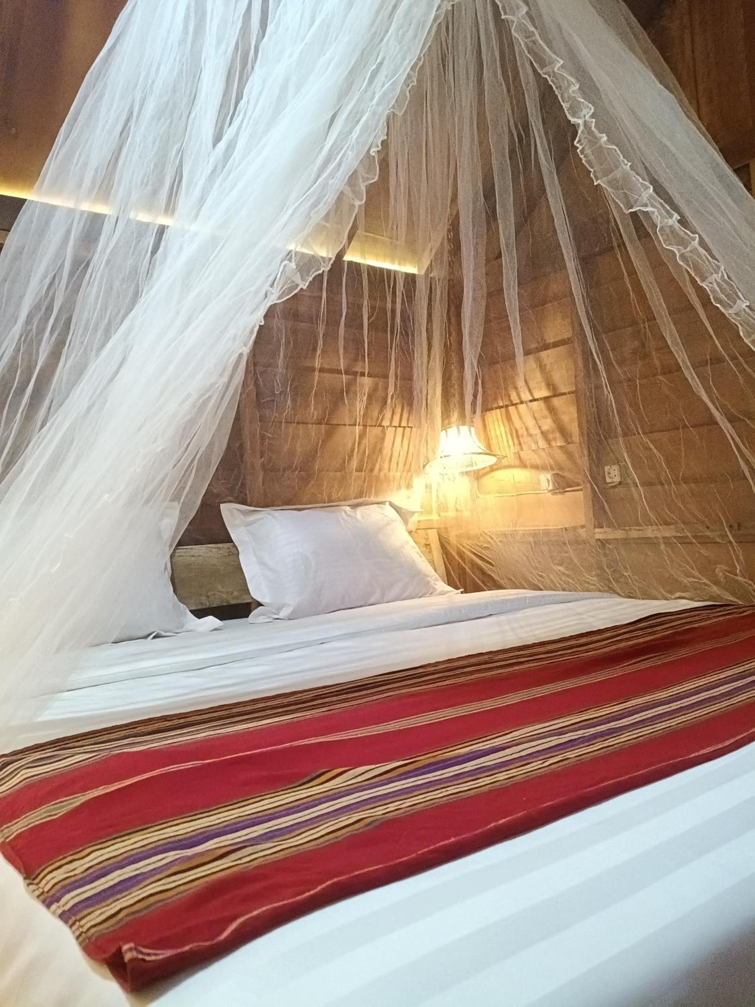 Raturinjani Homestay Selong Екстер'єр фото